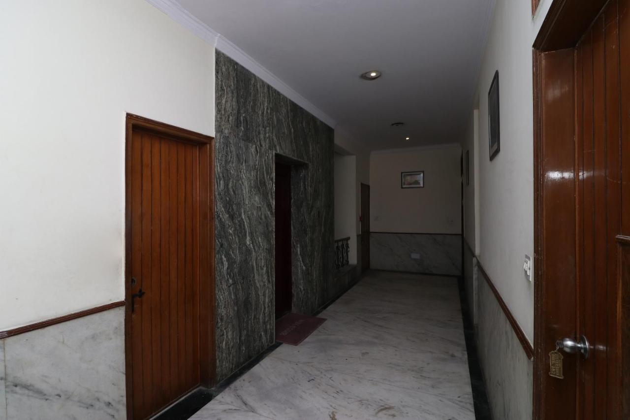Oyo Hotel Silver Shine Near Gurudwara Shri Bangla Sahib Нью-Дели Экстерьер фото