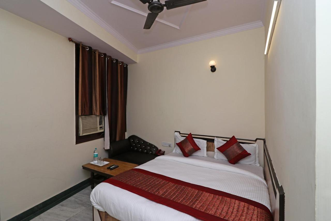 Oyo Hotel Silver Shine Near Gurudwara Shri Bangla Sahib Нью-Дели Экстерьер фото